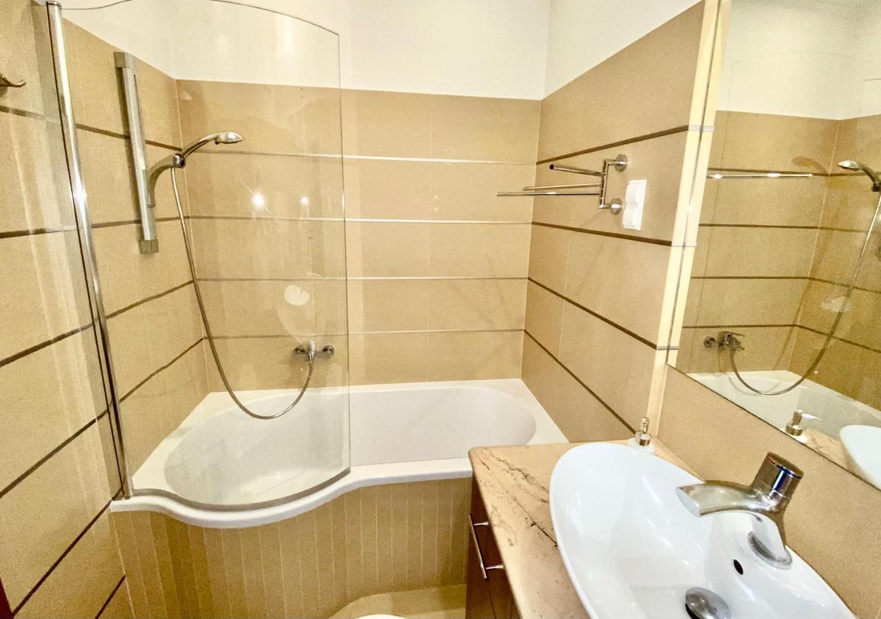 Апартаменти Project Comfort Apartament Gieldowa 4c/95 Wola-srodmiescie *